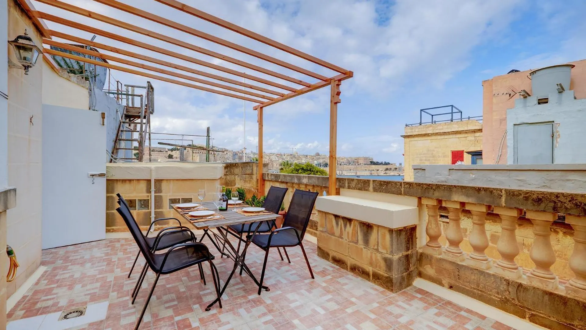 Traditional Maltese Townhouse, Roof Terrace And Views Senglea Malta