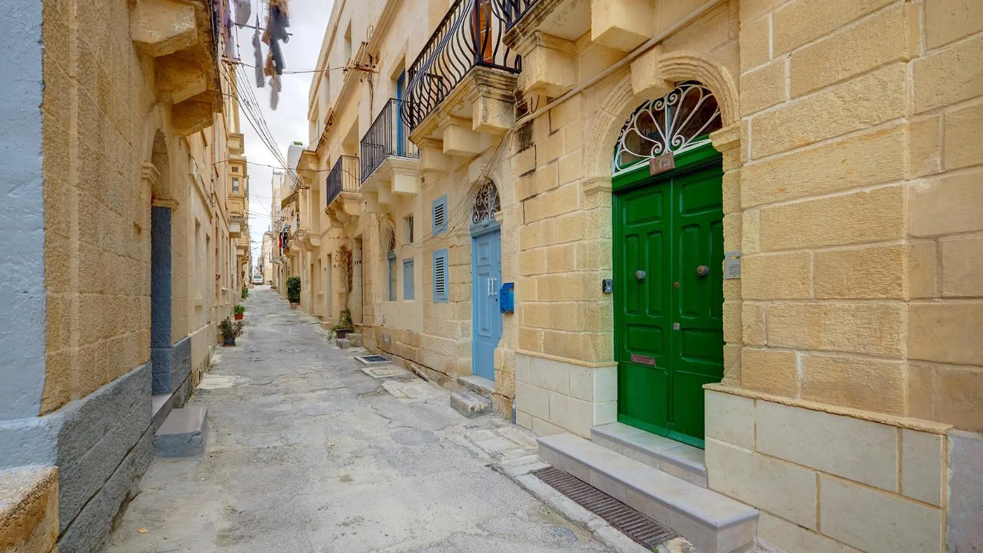 Traditional Maltese Townhouse, Roof Terrace And Views Senglea Apartment
