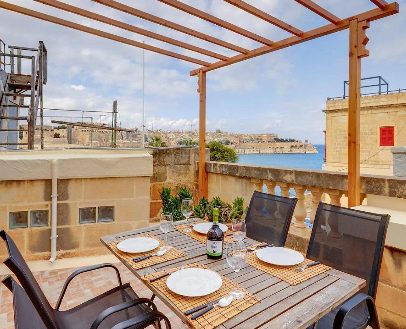 Traditional Maltese Townhouse, Roof Terrace And Views Senglea