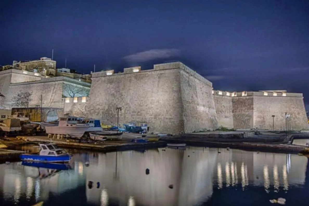 Traditional Maltese Townhouse, Roof Terrace And Views Senglea Apartment