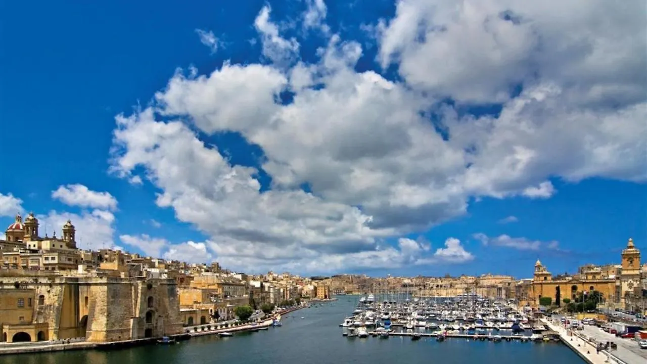 Traditional Maltese Townhouse, Roof Terrace And Views Senglea Malta