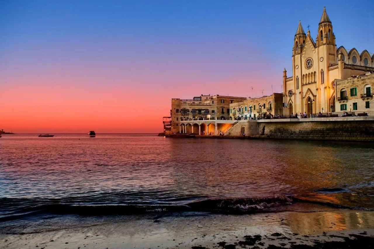 Traditional Maltese Townhouse, Roof Terrace And Views Senglea Apartment