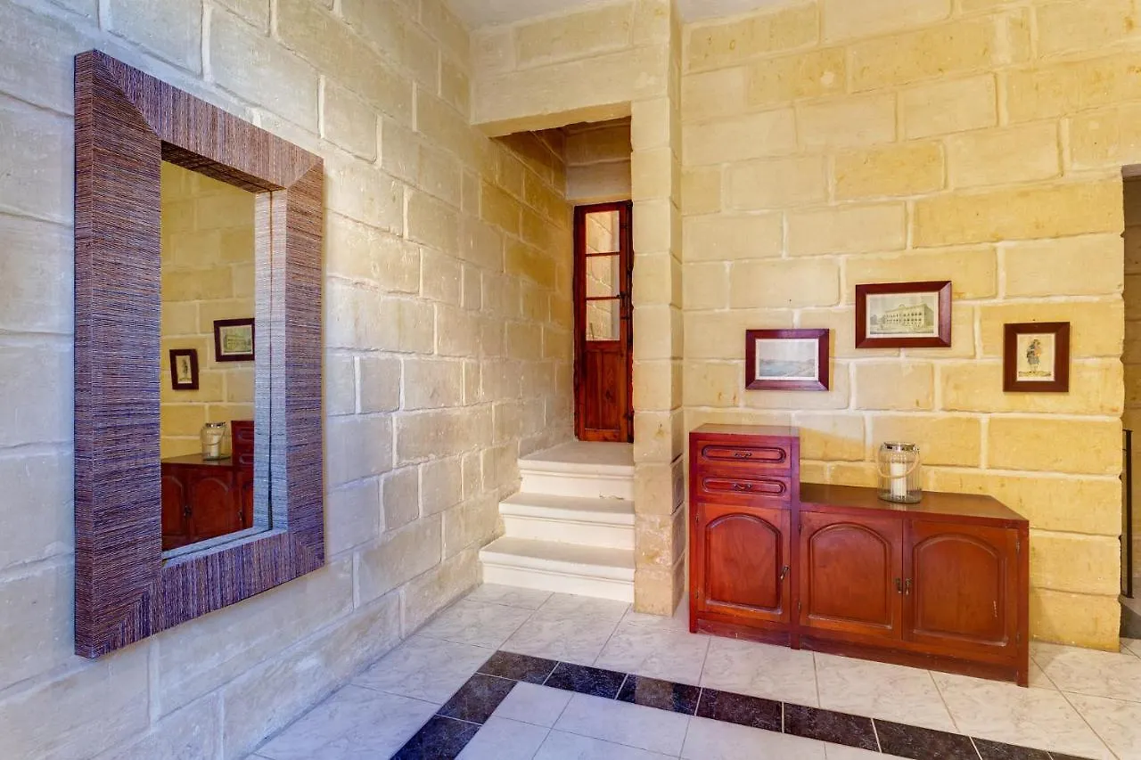 Traditional Maltese Townhouse, Roof Terrace And Views Senglea Apartment
