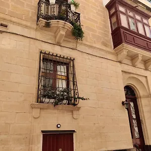 Semi-basement, Cosy Interconnected To Our A Traditional Maltese Townhouse Senglea